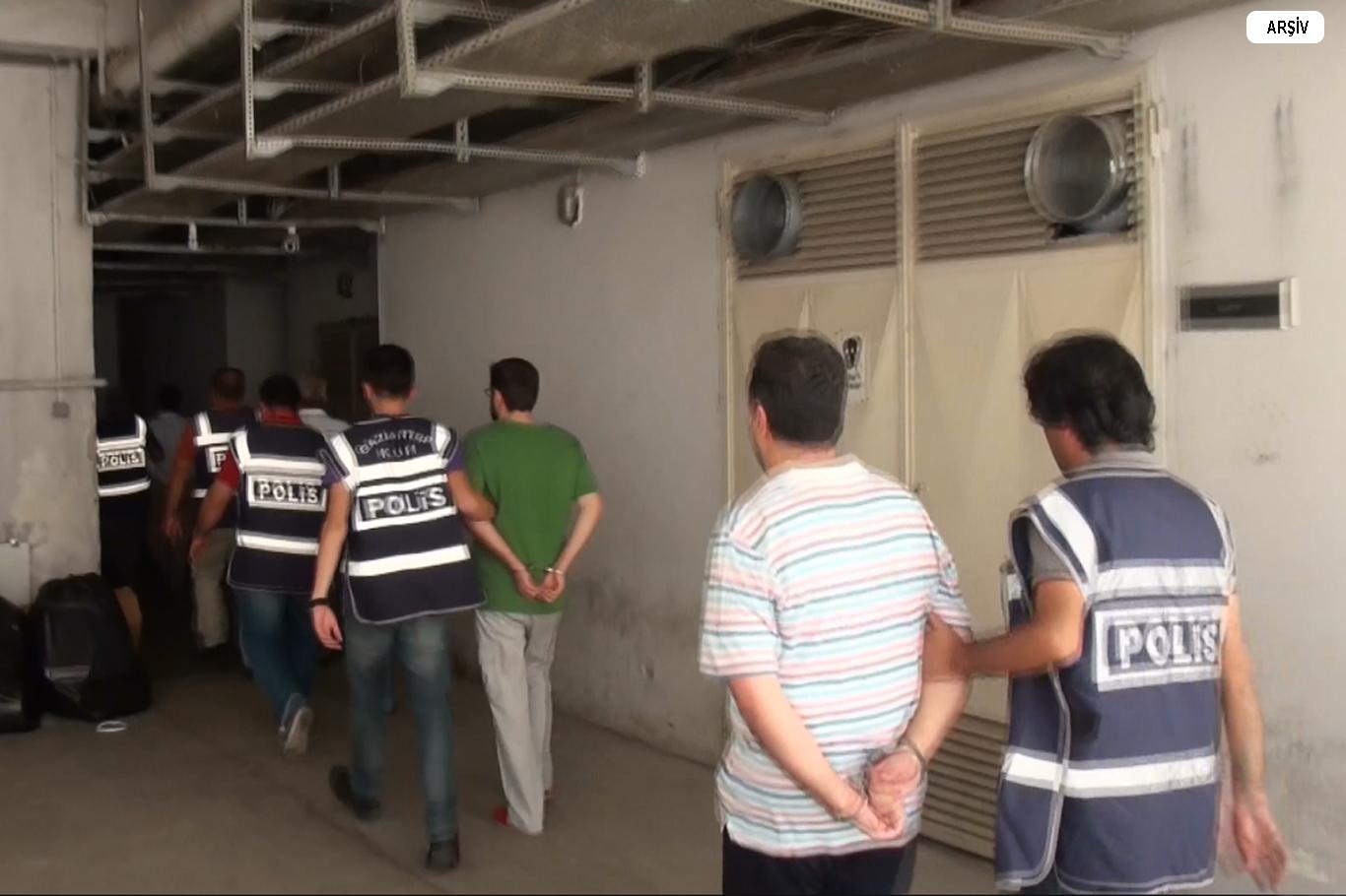 Bylock kullanan 11 infaz koruma memuru gözaltında Bylock kullanan 11 infaz koruma memuru gözaltında